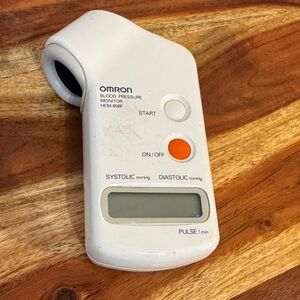 Omron HEM-806F Automatic Finger Blood Pressure & Pulse Monitor